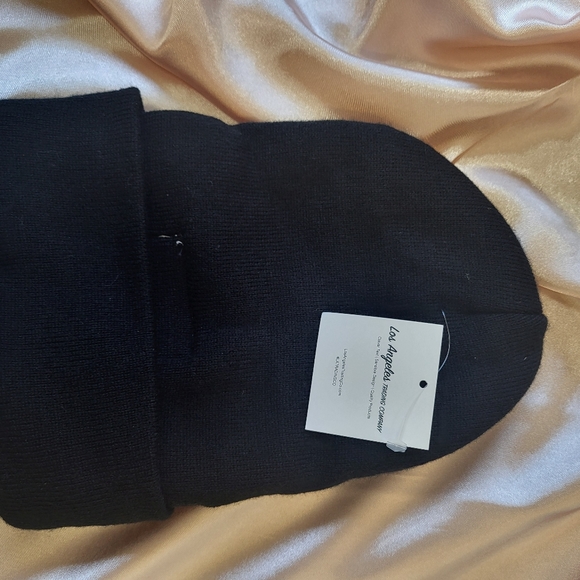 New MAKE MONTREAL GREAT AGAIN black beanie - Picture 2 of 4